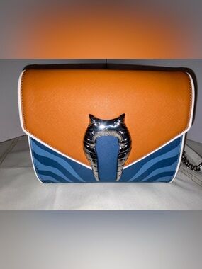 This is a Loungefly The Clone Wars Ahsoka Tano Crossbody Bag.